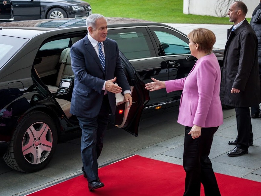 Ministerpräsident Netanyahu wird von Bundeskanzlerin Merkel begrüßt